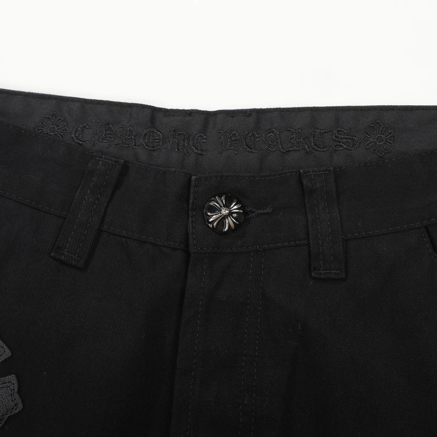P270 Chrome Hearts CH casual black trousers cross-patched leather jeans. Original purchased and patterned to truly restore the ultimate texture of Vintage. Special Italian cowhide print and then cut. Customized sheepskin three-layer thick line leather. The whole is spliced in heavy water washing process. Craftsmen hand-splash ink. You can see the details. Three-dimensional cutting version. Loose and comfortable. Not flattering on the figure. Shows height and slimness. Factory Seiko. Original quality control. Same style for men and women. Can be matched with couples. Versatile recommendation. The must-have jeans for all seasons Color: black Size: 28/30/32/34 Waist: 73/78/83/88 Pants length: 102/104/106/108